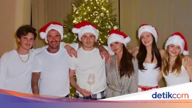 Foto Natal Keluarga Beckham, Victoria dan Menantu Disebut Masih Tidak Akur