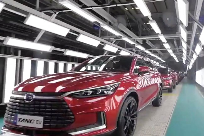 BYD Kalahkan Tesla di Pasar Mobil Listrik Dunia