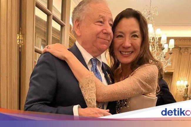 Michelle Yeoh Pamer Foto Bayi, Dikira Melahirkan Ternyata Cucunya
