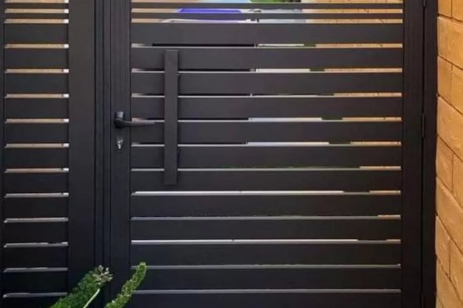 Intip 4 Rekomendasi Pintu Garasi Terpopuler, Nomor 2 Pintu Lipat Aluminium Kaca