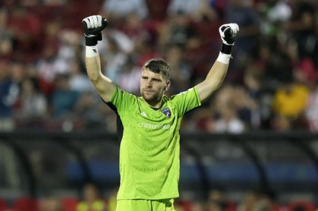 Akun Medsos Sepak Bola Amerika Sebut Maarten Paes Bakal Bela Indonesia