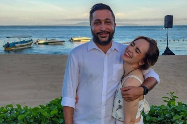 Putri Anne Cium Pria Misterius, Terungkap Sosoknya Mantan Suami Vlogger Kenamaan