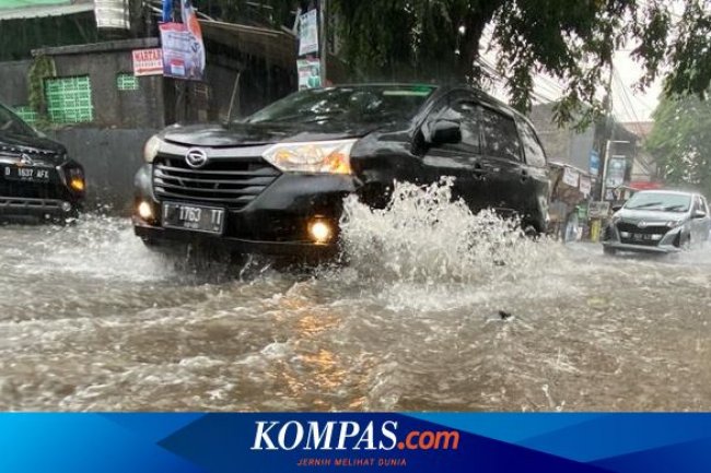 Benarkah Mobil Matik Rentan Rusak Saat Melewati Banjir?