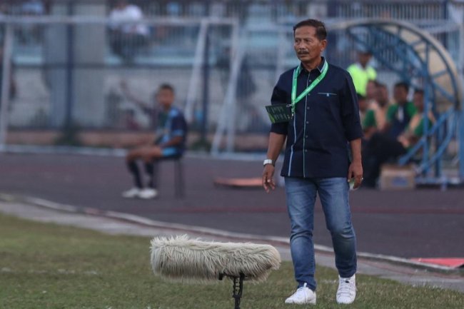 Liga 2: Viral di Media Sosial, Djadjang Nurdjaman Jelaskan Ketegangan Pasca Malut United vs Persela Lamongan
