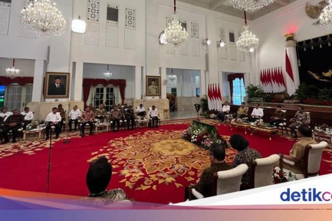 Jokowi Pimpin Sidang Kabinet Paripurna, Luhut hingga Mahfud Hadir