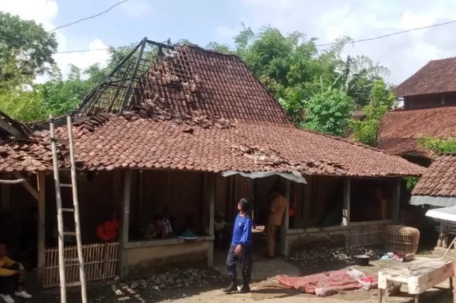 Sehari Dua Peristiwa Kebakaran di Ponorogo, Peralatan Resepsi Pernikahan Gosong Dilalap Si Jago Merah 