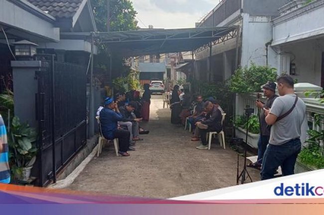 Suasana Rumah Duka Ayah Ammar Zoni, Sudah Dipadati Pelayat