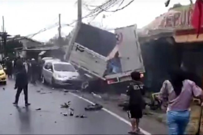 Kecelakaan Beruntun di Bogor, 9 Kendaraan Hancur