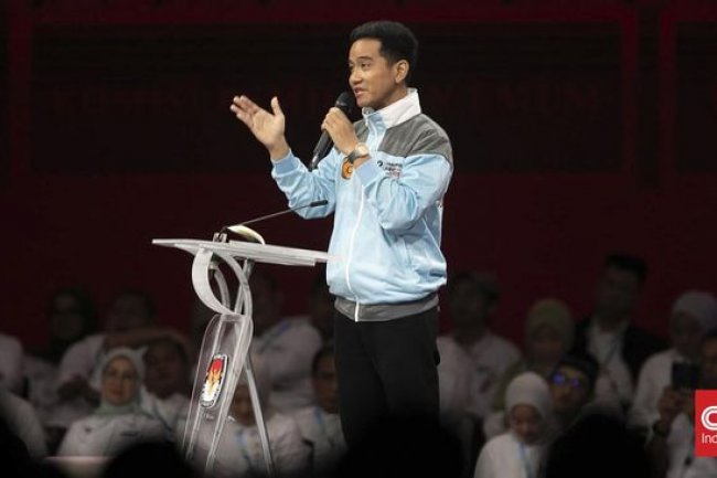 Gibran Kasih Jaket ke Anak Muda Jawab Greenflation: Bukan Topik Receh