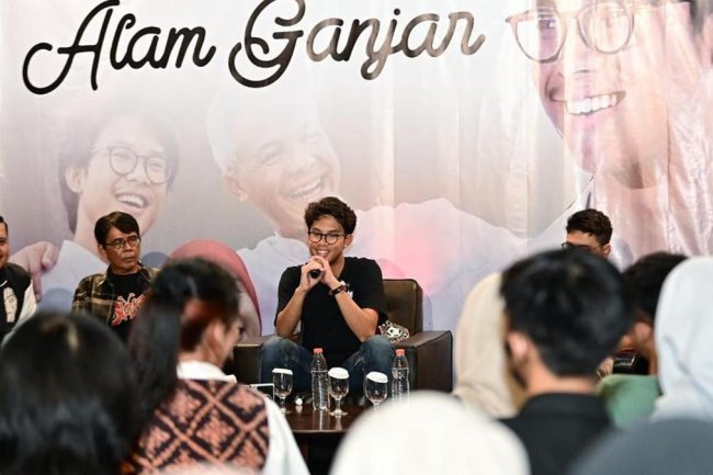 Alam Ganjar Unggah Video Nyanyi Karaoke, Warganet Minta Fokus Garap Skripsi