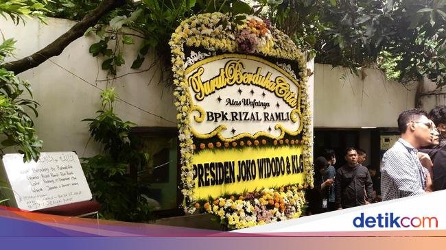 Jejeran Karangan Bunga dari Jokowi dan Sejumlah Tokoh untuk Rizal Ramli