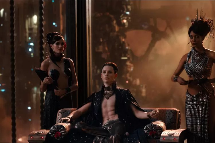 SINOPSIS Film Jupiter Ascending, Menceritakan Tentang Seorang Pewaris Kebangsawanan Antargalaksi