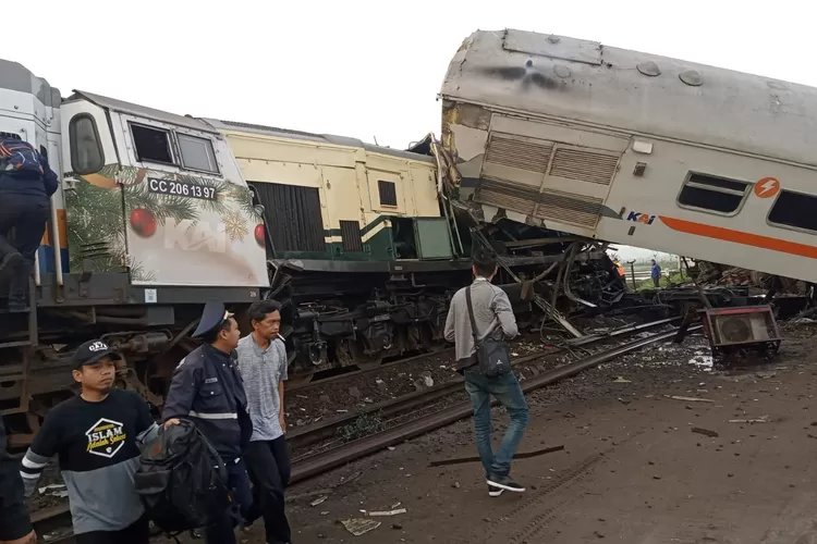 Kecelakaan Kereta Api Turangga 65A dan KA Commuter Line Bandung Raya: Proses Evakuasi dan Dampak Peristiwa