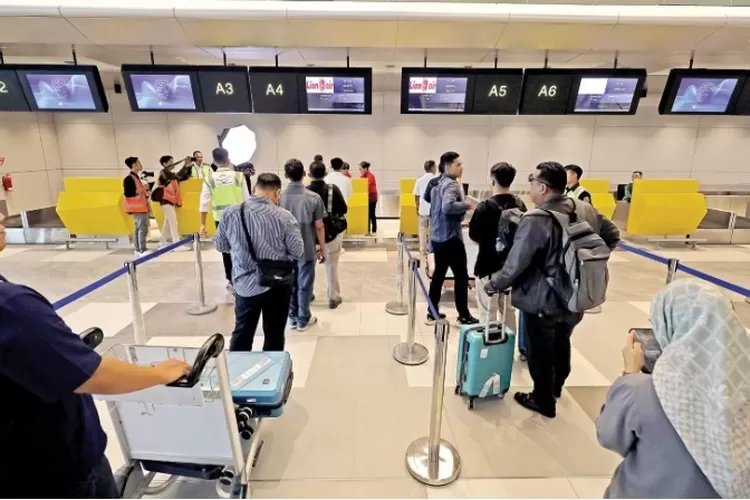 Pengumumam Petugas di Bandara Internasional Dhoho Kediri Bakal Gunakan 3 Bahasa: Indonesia, Inggris, dan Bahasa Jawa Krama Inggil