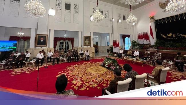 Jokowi Pimpin Sidang Kabinet Paripurna, Luhut hingga Mahfud Hadir