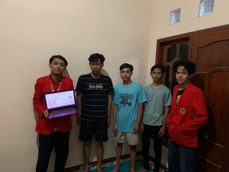 Mahasiswa KKN Untag Surabaya Latih Warga Desa Jatidukuh Dasar Teknologi Informasi