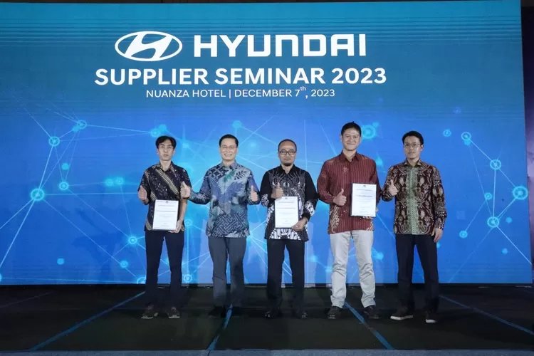 Kembangkan industri otomotif Indonesia, Hyundai beri sertifikat penghargaan pada mitra lokal terbaiknya
