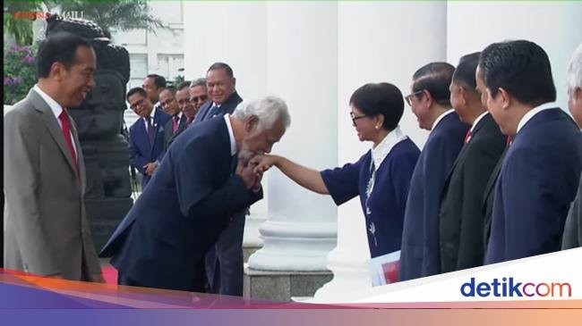PM Timor Leste Xanana Cium Tangan Menlu Retno Marsudi di Istana Bogor