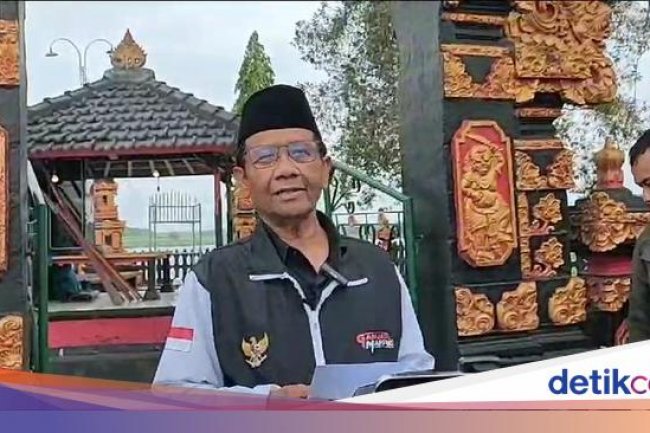 Mahfud Menghadap Jokowi untuk Serahkan Surat Pengunduran Diri Hari Ini