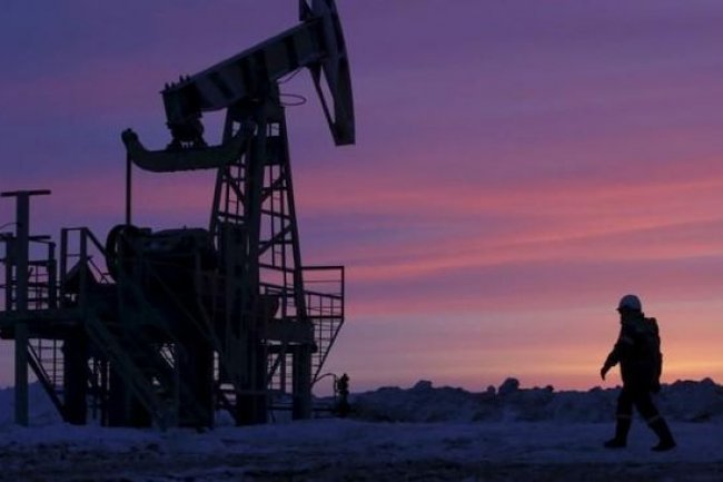 Ulah AS Hingga China Bikin Harga Minyak Anjlok Hampir 3%