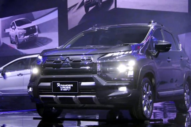 Terpopuler: Pengendara Motor Hantam Spion Toyota Vios, Harga Xpander Hybrid di Diler