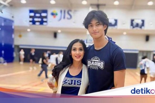 7 Foto Diah Permatasari Antar Putranya ke Taiwan, Ganteng Bikin Salfok