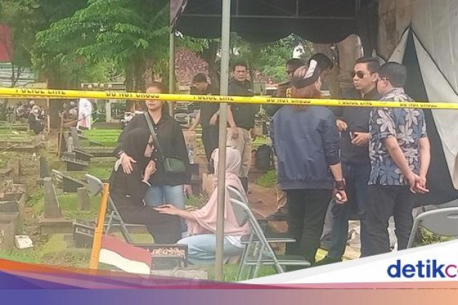 Tamara Tyasmara Menangis Hadiri Autopsi Jenazah Anak Bareng Angger Dimas