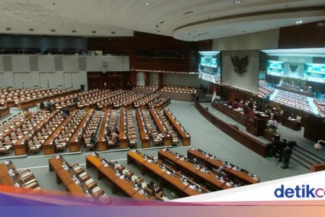 Puan Pimpin Paripurna Penutupan Masa Sidang, 95 Anggota DPR Hadir