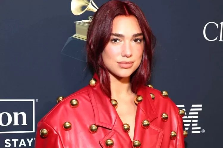 Dua Lipa Debut Single Baru 'Training Season' dalam Pertunjukan Medley di Grammy 2024