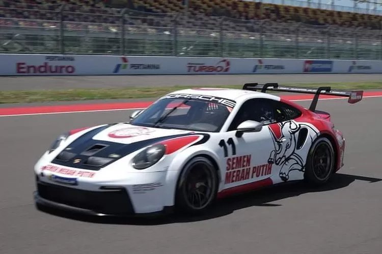 Dukung ajang kompetisi otomotif, ban Michelin jadi mitra resmi Porsche Sprint Challenge Indonesia