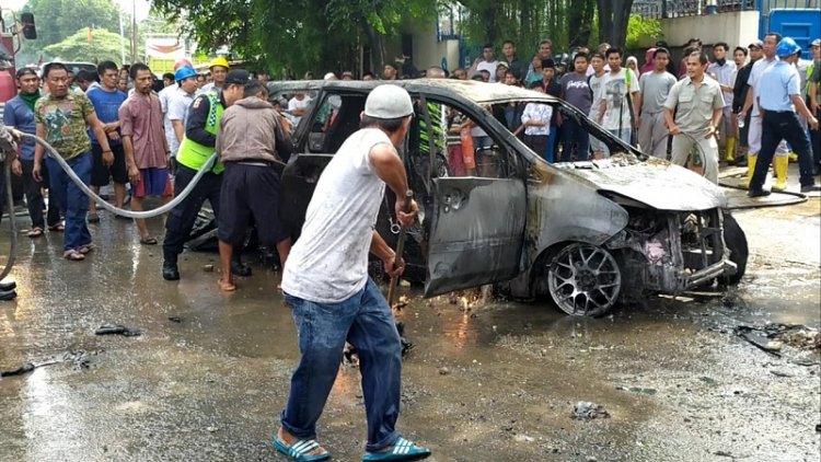 Mobil Terbakar di Jalan Raya, Asuransi Mau Tanggung Gak yah?