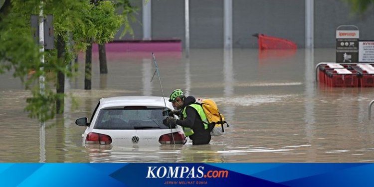 Jangan Pernah Coba Hidupkan Mobil Terendam Banjir