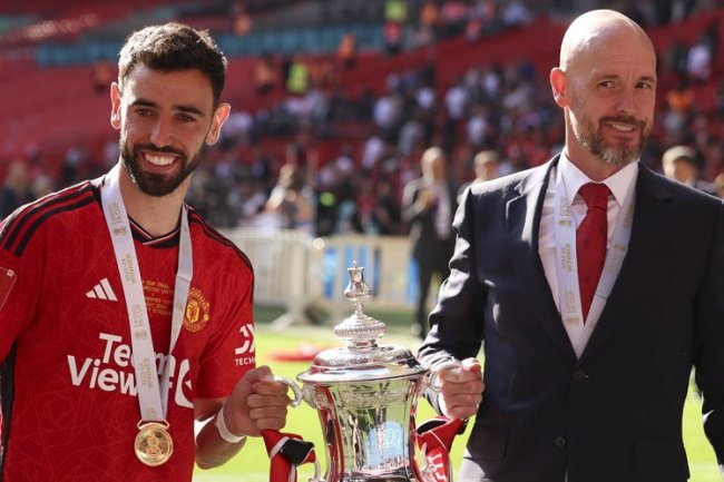Erik ten Hag Dipecat, Bruno Fernandes Kirim Pesan Minta Maaf
