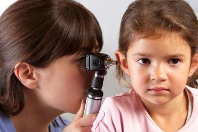 Dok, Bolehkan Membersihkan Telinga Bayi dengan Cara Dikorek? Begini Jawaban Dokter THT