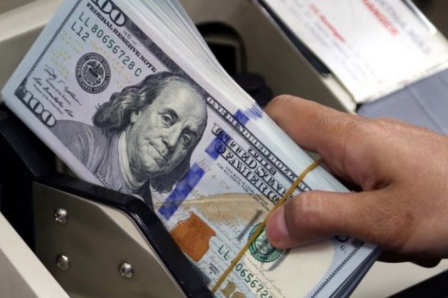 Penguatan Dolar Bikin Mata Uang Negara Lain Tertekan
