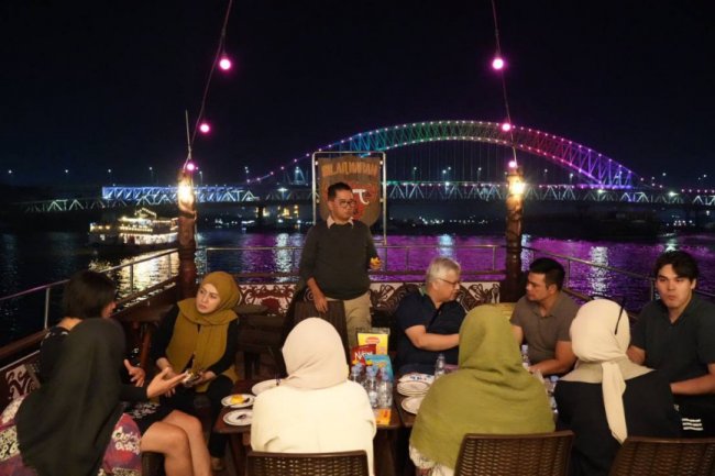 Penjabat Gubernur Kaltim Jamu Delegasi Internasional di Sungai Mahakam