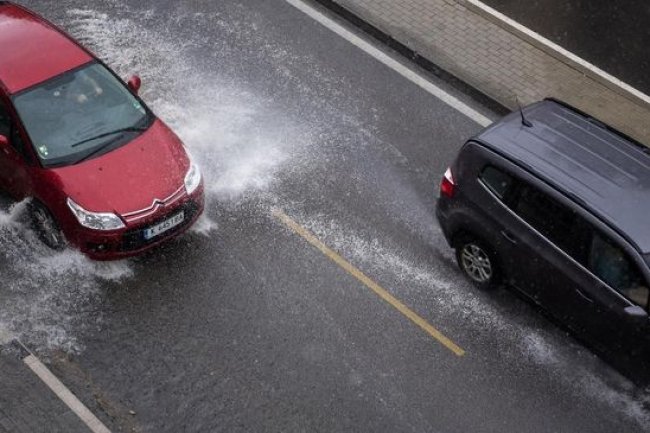 Seberapa Berpengaruh Kondisi Ban Menghadapi Risiko Aquaplaning?