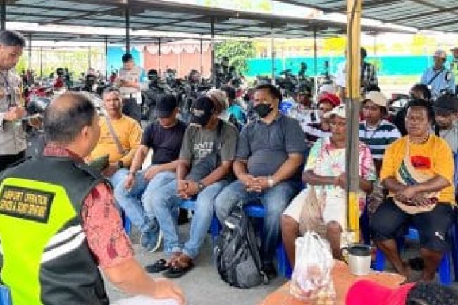 Pedagang Kaki Lima Marak Di Bandara Internasional Sentani, 'tak Bisa Langsung Dilarang'