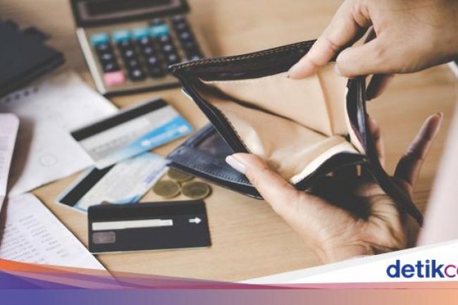 Kelas Menengah Tergilas Kenaikan PPN, Makan Tabungan Jadi Pilihan