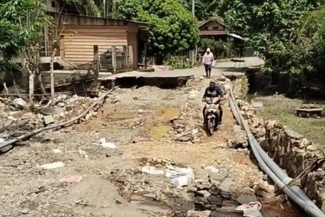 Jalan antar Desa Rusak Parah di Teunom, Warga Harap lakukan perbaikan segera