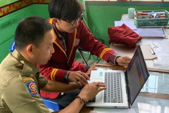 PKM di Kelurahan Rajabasa, Mahasiswa Prodi Teknologi Informasi Teknokrat Kenalkan SIMPEG