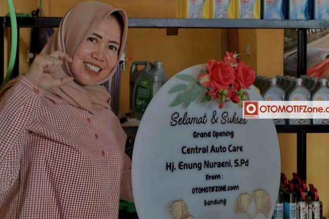 Salurkan Hobi Otomotif, Wanita ini Buka Bengkel Mobil di Ciamis