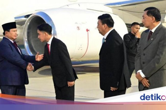 Momen Prabowo Disambut Gibran Saat Tiba di Tanah Air Usai Kunker ke 6 Negara