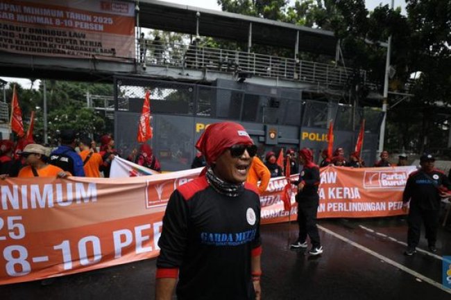 Buruh Menolak Mentah-Mentah! Ini Bocorkan Aturan UMP 2025