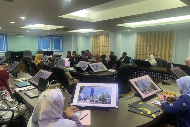 Rektor Unismuh Makassar Paparkan Konsep I-GIFt di Forum Internasional UiTM Melaka