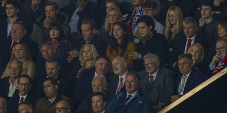 Setelah Erik ten Hag Dipecat, Sir Alex Ferguson Selalu Nonton Langsung MU di Old Trafford