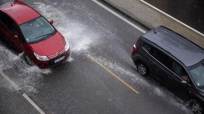 Seberapa Berpengaruh Kondisi Ban Menghadapi Risiko Aquaplaning?