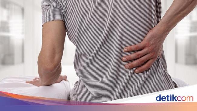 Saraf Kejepit, Bolehkah Diurut-Dikretek? Begini Kata Konsultan Tulang Belakang