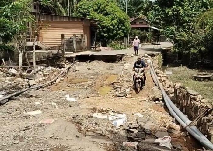 Jalan antar Desa Rusak Parah di Teunom, Warga Harap lakukan perbaikan segera