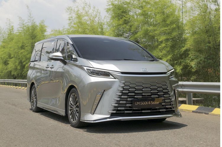 Lexus LM 500h Buat Standar Baru MPV Mewah